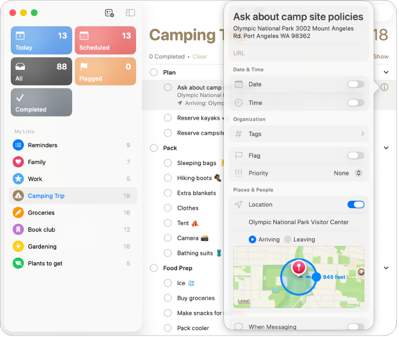Una ventana de la app Recordatorios y una lista llamada “Objetos del viaje de acampada” que muestra los detalles de un recordatorio para preguntar sobre las políticas del camping.