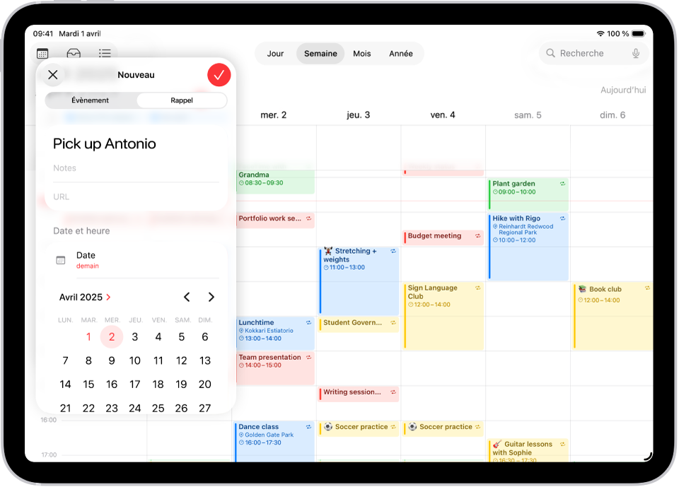 Un calendrier dans la présentation Semaine, avec la fenêtre de création de rappel.