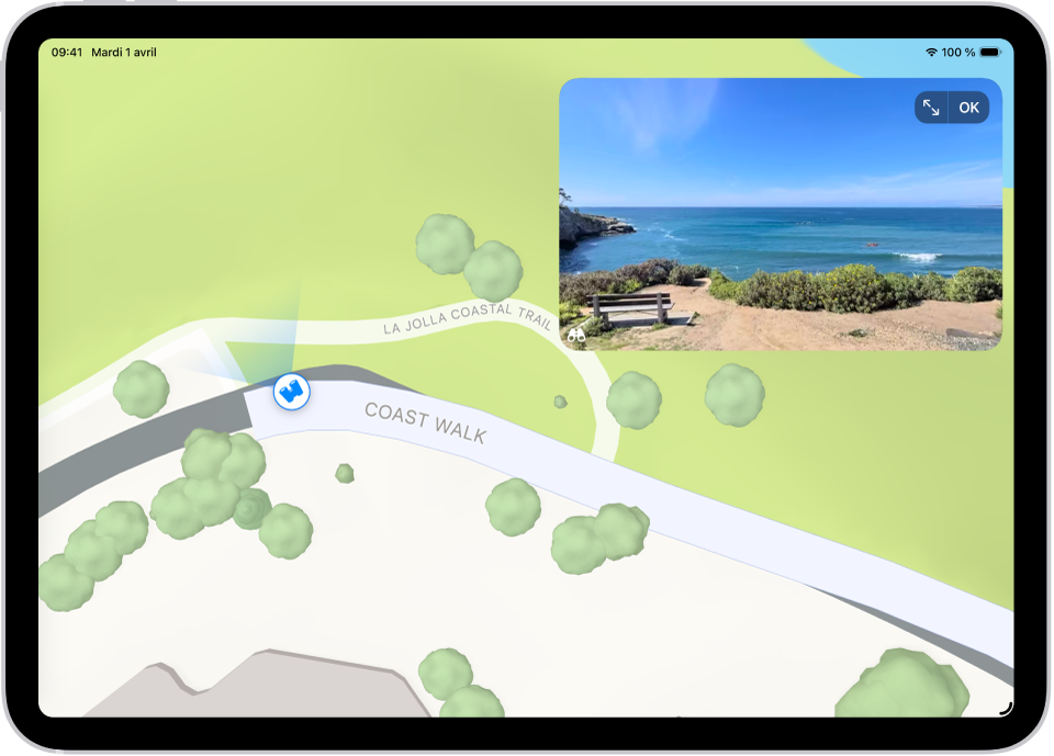 Une vue panoramique à 360° pouvant être déplacée apparaît au-dessus d’un plan de la zone marquée dans l’app Plans. L’icône « Vue à 360° » s’affiche au-dessus des points du plan et est orientée vers la vue.