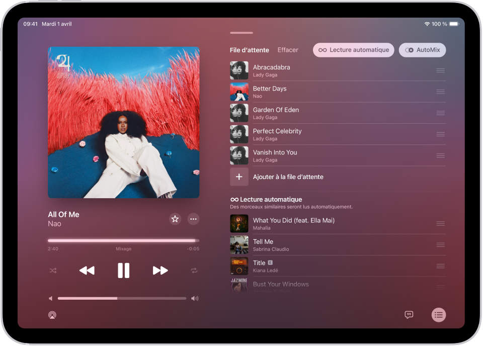 L’écran « À l’écoute » affichant la file d’attente avec la fonctionnalité « Lecture automatique » et Automix activés. Des morceaux similaires s’affichent sous les morceaux de l’album.