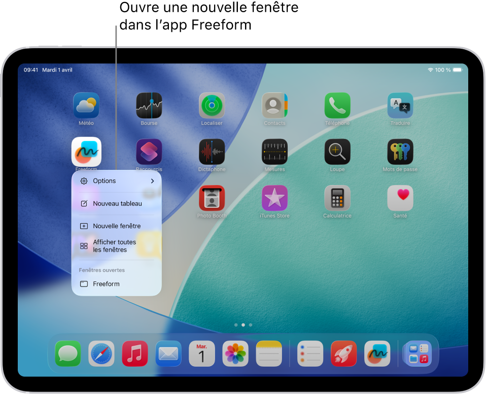 L’écran d’accueil d’un iPad, avec le menu de l’app Freeform ouvert. La liste des actions disponibles est affichée, notamment pour ouvrir une nouvelle fenêtre dans l’app, créer un tableau, afficher toutes les fenêtres ouvertes de l’app, et plus encore.