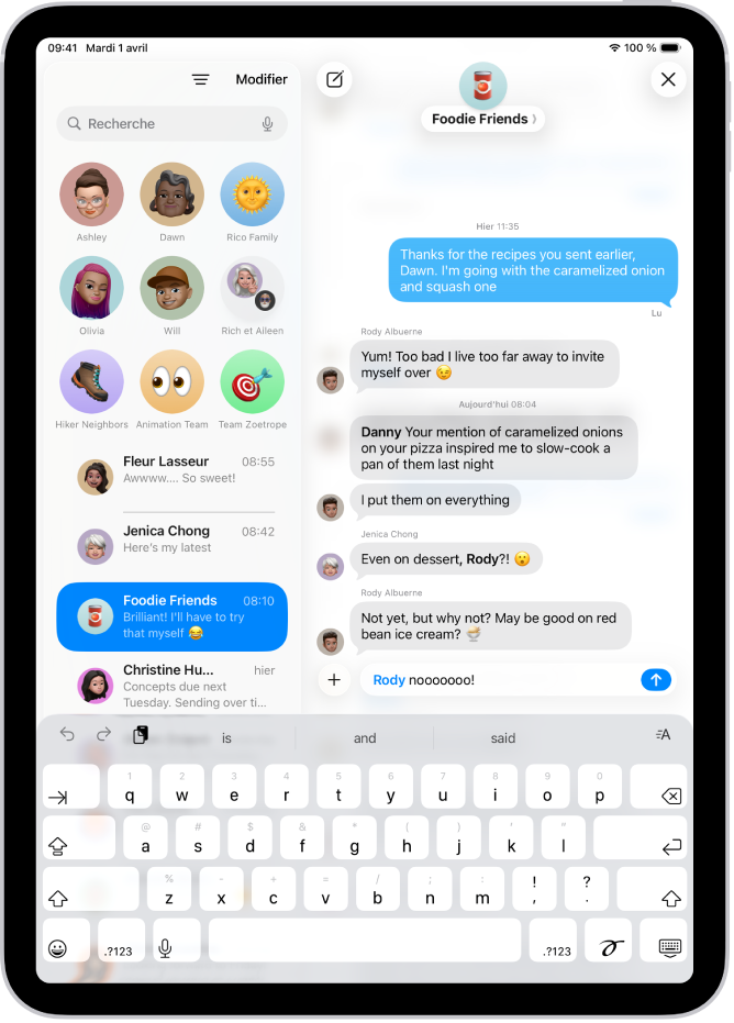 Rédaction d’une réponse ciblée dans une conversation de groupe dans Messages. Une autre personne est mentionnée dans la conversation et son nom s’affiche en bleu et en gras.