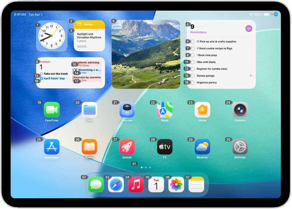 ה-iPad מציג מספר ליד כל אחד מהפריטים במסך הבית. בראש המסך, מוצג הפקד ״הצגת מספרים״ של ״שליטה קולית״.