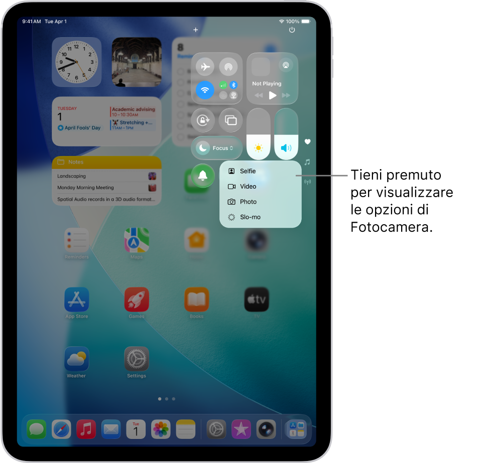 Una schermata che mostra le opzioni aggiuntive di Fotocamera disponibili in Centro di Controllo quando tocchi e tieni premuto il controllo Fotocamera. Le opzioni sono Selfie, Video, Foto e Slo-mo.