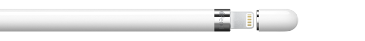 Apple Pencil（第 1 代）的笔帽已移除，露出用于插入 iPad 上闪电接口的一端。