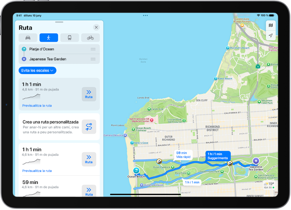 Es mostren a l’app Mapes diverses opcions de ruta a peu.