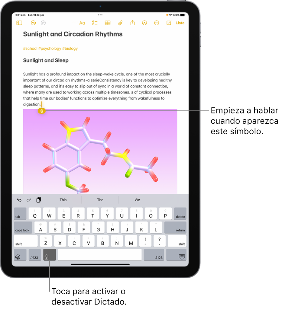 En la app Notas, el teclado en pantalla está abierto. Se selecciona el botón Dictado en la parte inferior del teclado y aparece el botón Dictado debajo del punto de inserción en el campo de texto.