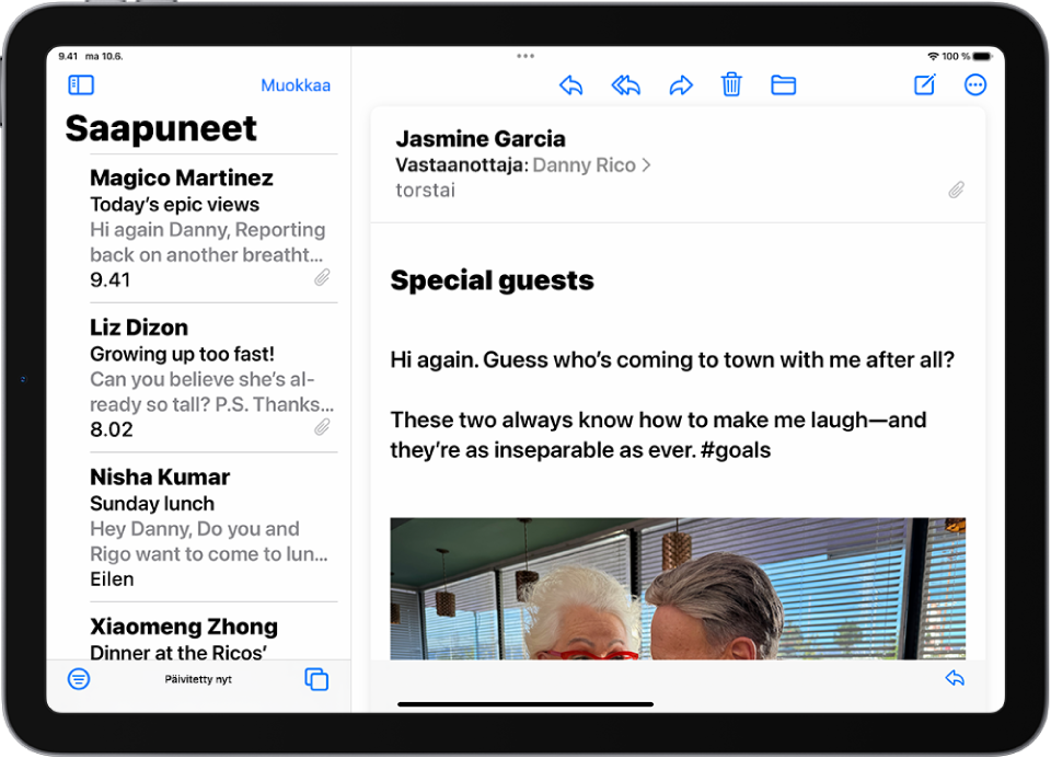 iPad, jossa on avoinna Mail-appi. Sähköpostit näkyvät suurella, lihavoidulla tekstillä.