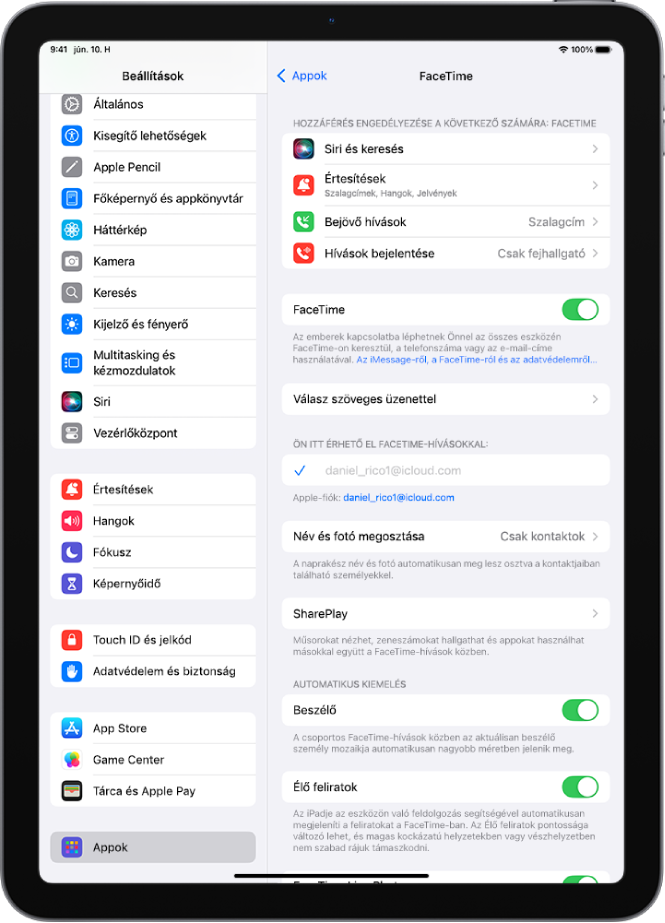 A FaceTime-beállítások képernyője egy vezérlővel, amely a FaceTime be- és kikapcsolására szolgál, valamint egy Apple-fiókkal, amely a FaceTime-hoz van használva.