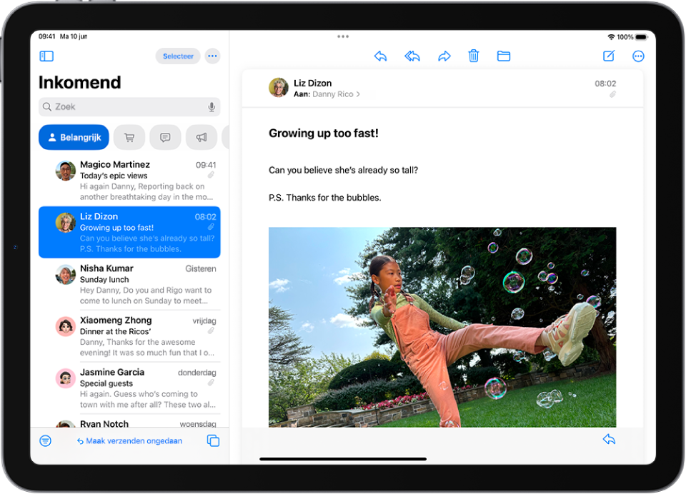 De postbus 'Inkomend' van Mail, met links een lijst met berichten en rechts een geopend bericht. Onderaan de berichtenlijst staat de knop 'Maak verzenden ongedaan' (om een zojuist verstuurd bericht terug te halen).