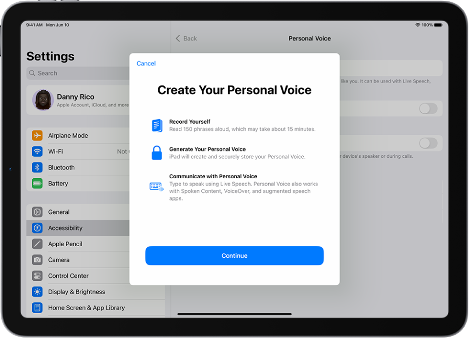 ਇੱਕ iPad ਜਿਸ ਵਿੱਚ “ਆਪਣੀ ਆਵਾਜ਼” ਬਣਾਉਣ ਦੇ ਤਰੀਕੇ ਸੰਬੰਧੀ ਜਾਣਕਾਰੀ ਦਿੱਤੀ ਹੈ।
