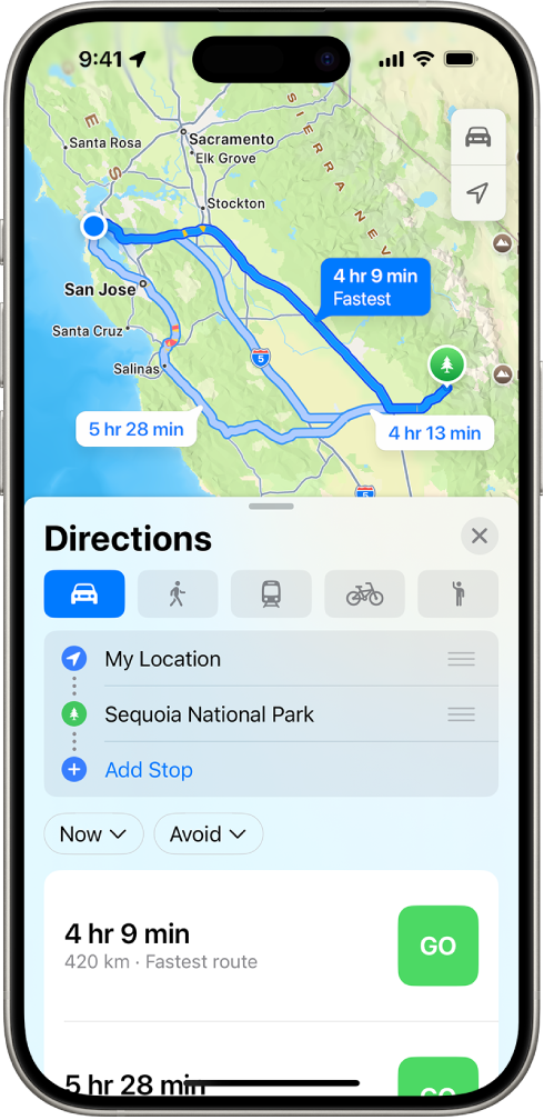 iPhone-এ একটি ম্যাপে একই গন্তব্যস্থলে যাওয়ার জন্য একাধিক ড্রাইভিং রুটের অপশন দেখা যাচ্ছে। প্রতিটি রুটে আনুমানিক সময় ও দূরত্ব দেখা যাচ্ছে এবং টার্ন-বাই-টার্ন পথনির্দেশ শুরু করার জন্য “শুরু করুন” বাটন দেখা যাচ্ছে। প্রতিটি রুটে রঙের কোডিং ট্রাফিকের অবস্থা নির্দেশ করে।