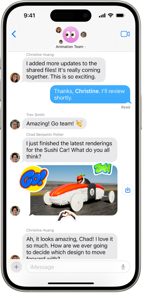 শেয়ার্ড ফাইলযুক্ত একটি গ্রুপ কথোপকথনসহ iPhone।