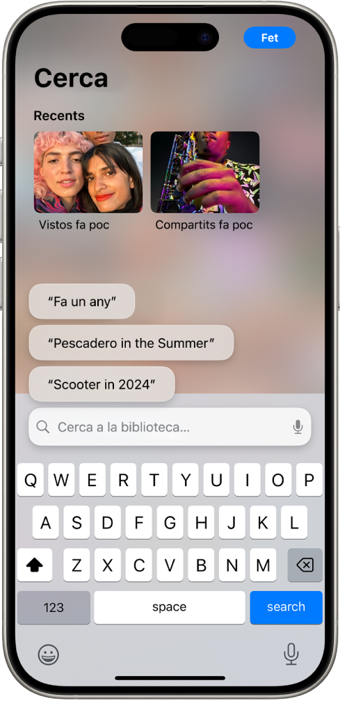 Pantalla de cerca de l’app Fotos. A la part superior de la pantalla hi ha els ítems visualitzats o compartits fa poc, seguits per les cerques suggerides i el camp de cerca.