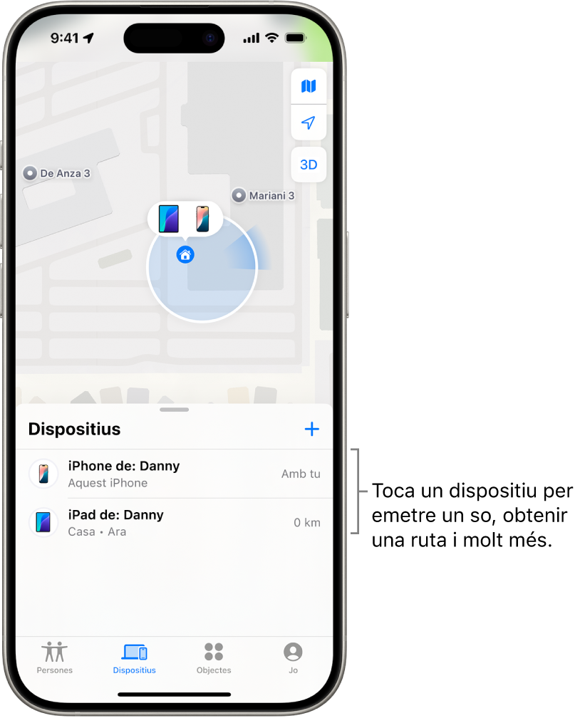 Pantalla de l’app Cerca oberta per la llista de dispositius. A la llista de dispositius hi ha dos dispositius: l’iPhone de l’Adrià i l’iPad de l’Adrià. Es mostren les seves ubicacions en un mapa.