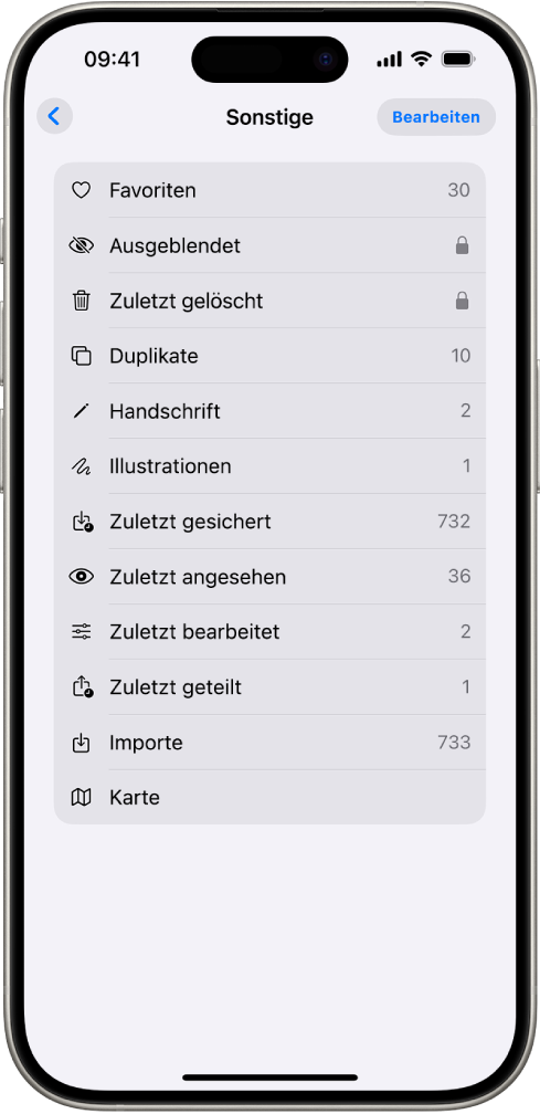 In der App „Fotos“ ist die Sammlung „Sonstige“ geöffnet und zeigt eine Liste mit Sammlungen von Fotos an.