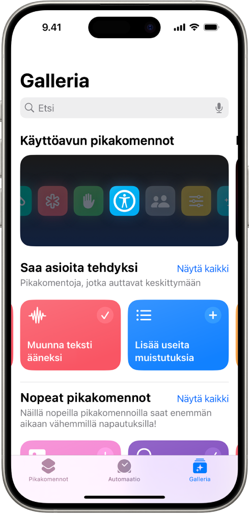 Gallerianäyttö Pikakomennot-apissa, yläreunassa on hakukenttä. Alapuolella on kolme galleriaa: Käyttöapuoikotiet, Hommat pakettiin ja Nopeat oikotiet. Näytöllä alimpana ovat Pikakomennot-, Automaatio- ja Galleria-välilehdet. Valittuna on Galleria.