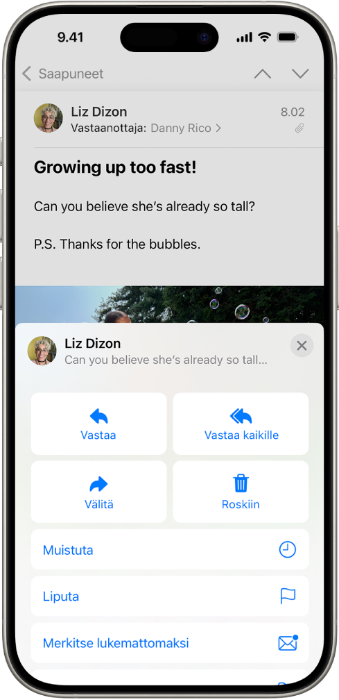 Sähköposti, jossa näkyvät vastausvalinnat. Näytön keskellä vasemmalta oikealle ovat toiminnot Vastaa, Vastaa kaikille, Välitä ja Roskakori.