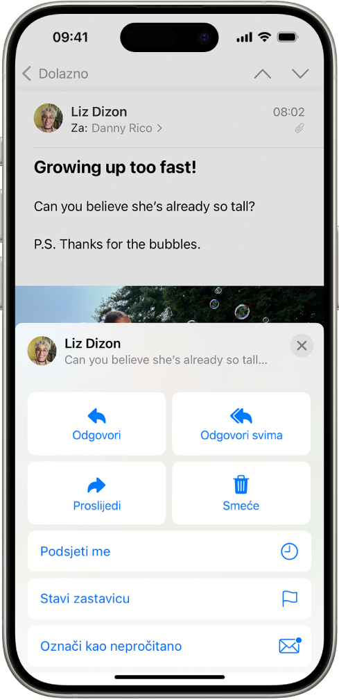 E-mail poruka s prikazom opcija odgovora. Preko sredine zaslona, slijeva nadesno, nalaze se opcije Odgovori, Odgovori svima, Proslijedi i Smeće.