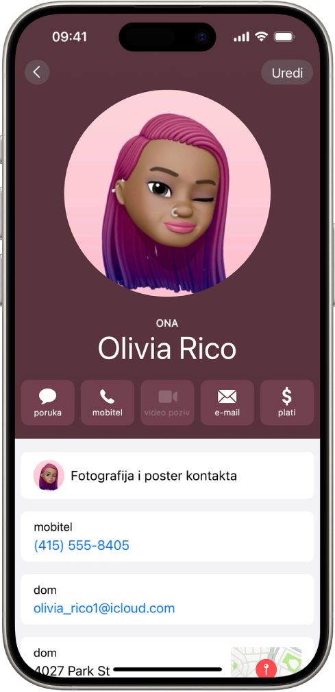 Kontakt imena Olivija Rebar sa zamjenicama Ona, Njezino ispod fotografije kontakta. Ispod njezinog imena nalaze se tipke za slanje poruka, pozivanje, slanje pošte i Apple Pay. Pri dnu zaslona nalazi se mobilni broj kontakta i e-mail adresa.