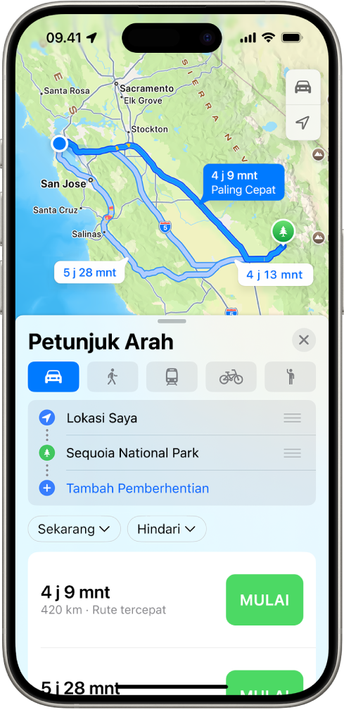 iPhone menampilkan peta dengan beberapa pilihan rute berkendara ke tujuan yang sama. Setiap rute menampilkan perkiraan waktu dan jarak, dan tombol Mulai untuk memulai petunjuk arah belokan demi belokan. Kode warna di setiap rute menunjukkan kondisi lalu lintas.