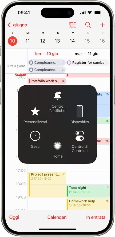 Il menu di AssistiveTouch è visualizzato su iPhone, con i controlli per Centro Notifiche, Dispositivo, Centro di Controllo, tasto Home, Gesti e l’opzione Personalizzato.
