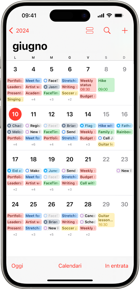 Un calendario nella vista Mese che mostra eventi e promemoria.