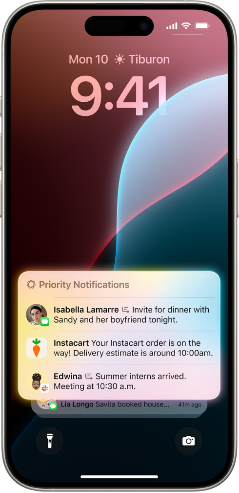 ಲಾಕ್ ಸ್ಕ್ರೀನ್ ಅನ್ನು ತೋರಿಸುತ್ತಿರುವ iPhone. ಸ್ಕ್ರೀನ್ನ ಕೆಳಭಾಗದಲ್ಲಿ, ಸಮಯ-ಸೂಕ್ಷ್ಮ ನೋಟಿಫಿಕೇಷನ್ಗಳು ನೋಟಿಫಿಕೇಷನ್ ಸ್ಟ್ಯಾಕ್ನ ಮೇಲ್ಭಾಗದಲ್ಲಿ ಕಾಣಿಸಿಕೊಳ್ಳುತ್ತವೆ.