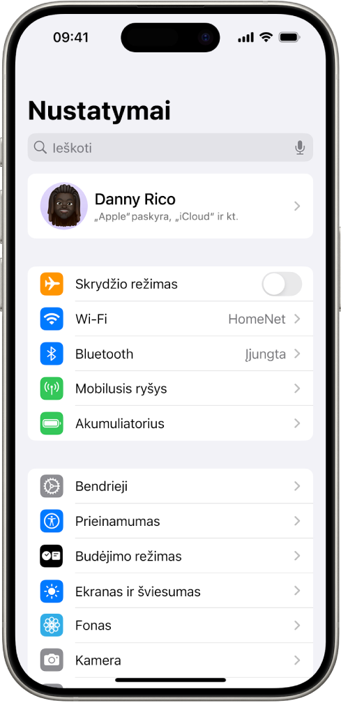 Programos „Nustatymai“ ekrane rodoma, kad „iPhone“ prijungtas prie „Wi-Fi“ tinklo pavadinimu „HomeNet“.