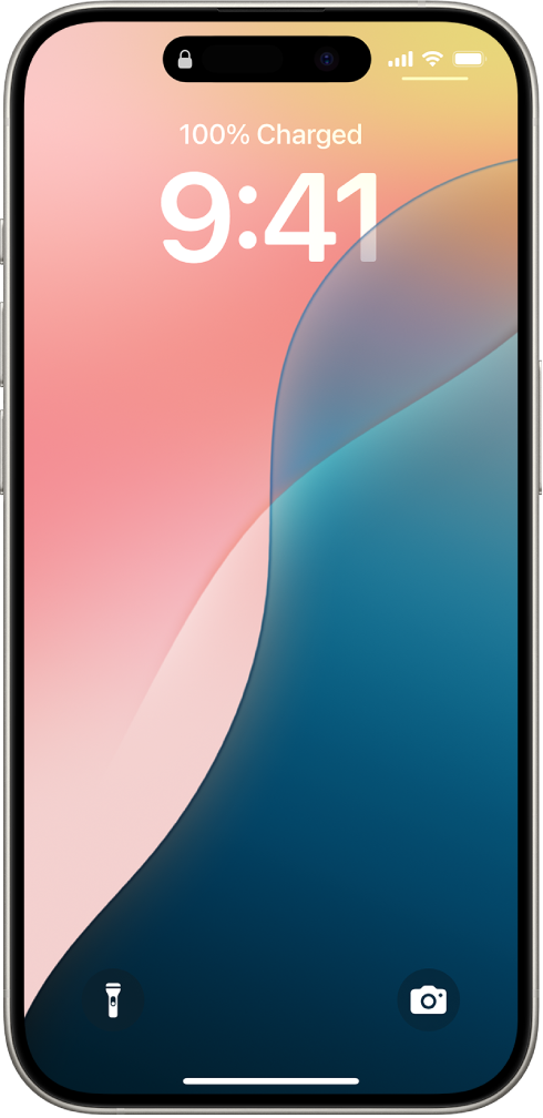 iPhone लॉक स्क्रीन शीर्षस्थानाजवळ वेळ व दिनांक आणि खाली फ्लॅशलाइट व कॅमेरा आयकॉन दाखवते.