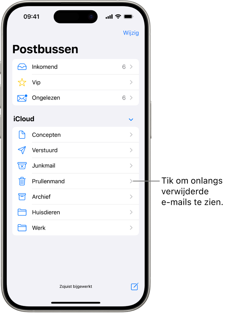 Het scherm 'Postbussen'. Onder 'iCloud' wordt een lijst met postbussen weergegeven, waaronder de postbus 'Prullenmand'. Tik erop om onlangs verwijderde berichten te zien.
