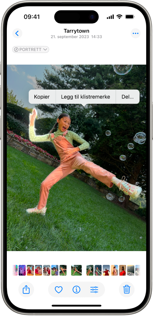 Bilder-appen er åpen på et bilde av en person. Personen er markert, og valget Legg til klistremerke er tilgjengelig i menyen over.