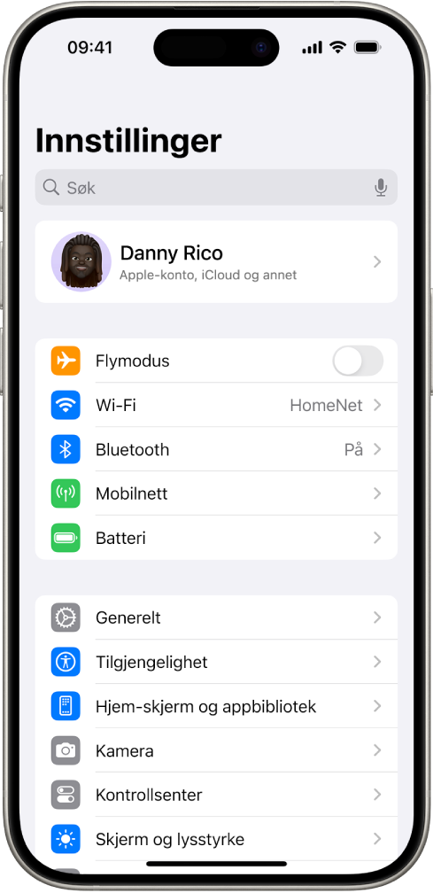 Innstillinger-skjermen viser at iPhone er koblet til et Wi-Fi-nettverk kalt HomeNet.