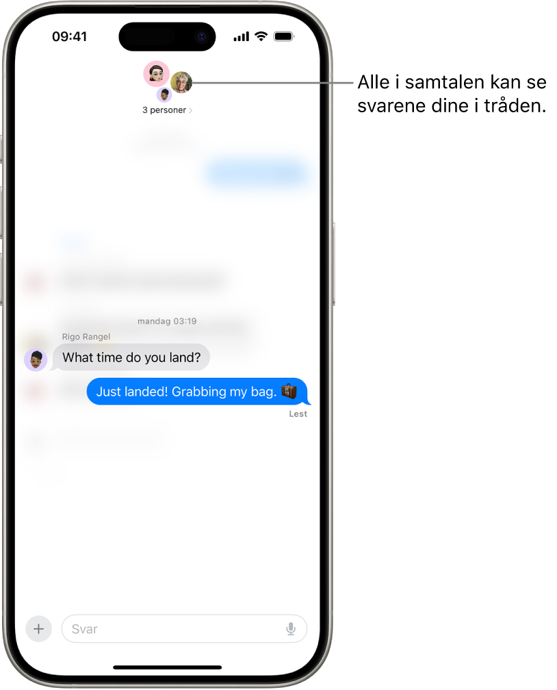 Det svares på en enkeltmelding i en gruppesamtale i Meldinger. Symboler for personene i gruppen vises øverst på skjermen. Skjermtastaturet er på nederste halvdel av skjermen. Mesteparten av samtalen er uskarp, bortsett fra teksten som det svares på i enkeltmeldingen.