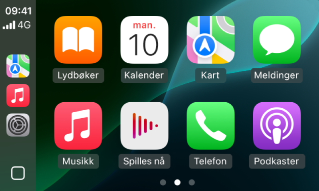 Hjem-skjermen på CarPlay som viser Kart, Musikk og Meldinger i sidepanelet. Lydbøker, Kalender, Kart, Meldinger, Musikk, Spilles nå, Telefon og Podkaster vises til høyre.