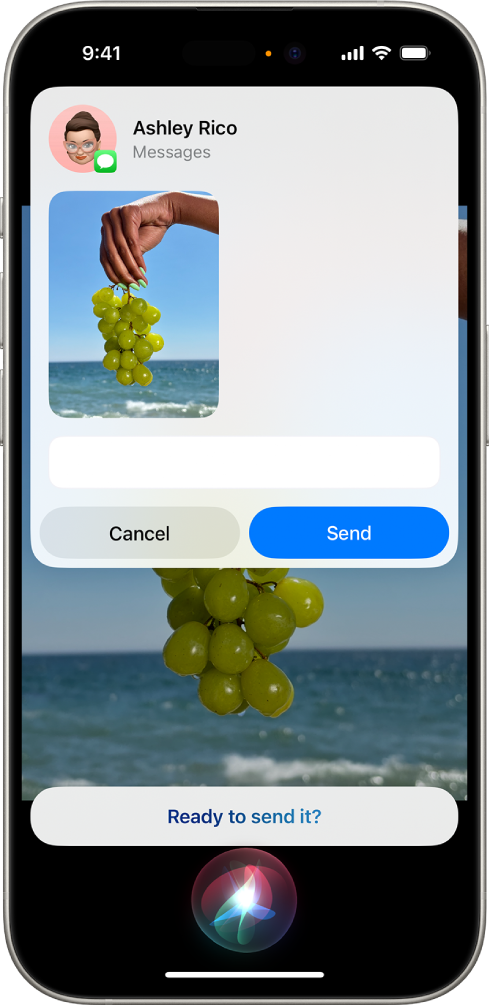 ନିମ୍ନ ଭାଗର କେନ୍ଦ୍ରରେ Siri ଶୁଣିବା ଆପ୍ ସହିତ ଏକ iPhone ସ୍କ୍ରୀନ୍ ଏବଂ ଏହା ଉପରେ, ଏକ ଟେକ୍ସ୍ଟ୍ ମେସେଜ୍ ଆକାରରେ ପଠାଇବାକୁ ପ୍ରସ୍ତୁତ ଥିବା Siriର ଉତ୍ତର।