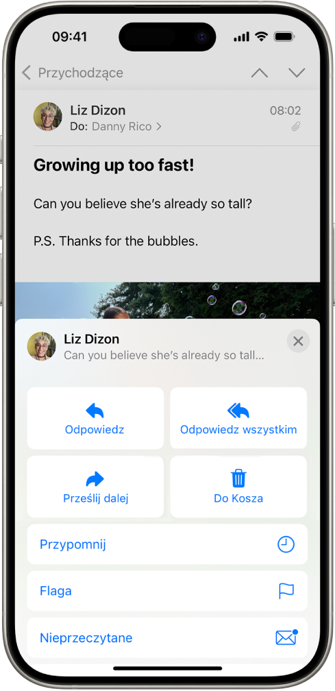 Wiadomość email z opcjami odpowiedzi. Na środku ekranu widoczne są przyciski, od lewej do prawej: Odpowiedz, Odpowiedz wszystkim, Prześlij dalej oraz Do Kosza.