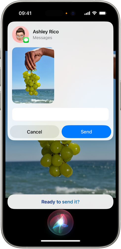 Ekran iPhone’a. Na dole, po środku, widoczny jest wskaźnik aktywności Siri. Powyżej widoczna jest odpowiedź Siri w postaci wiadomości tekstowej gotowej do wysłania.