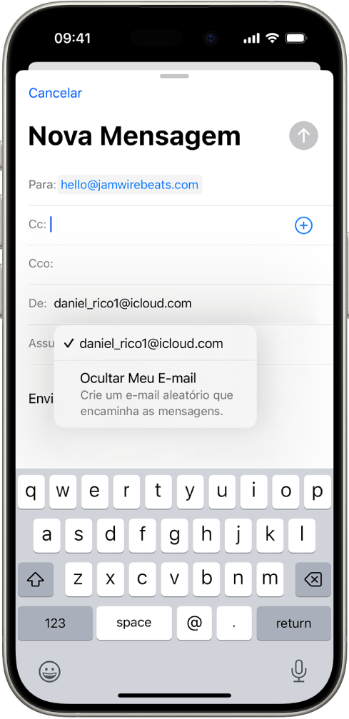 Um rascunho de e-mail sendo redigido. O campo De está selecionado com duas opções abaixo: um endereço de e-mail pessoal e Ocultar Meu E-mail.