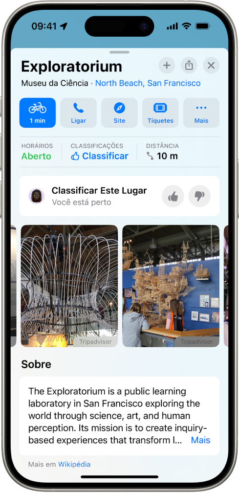 O cartão de lugar de um museu com o estado de abertura, avaliações, descrição, fotos e botões para ligar, visitar o site ou comprar ingressos.