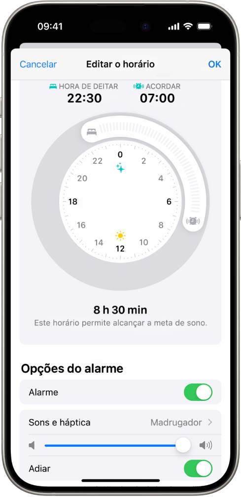 O ecrã “Editar o horário” na aplicação Saúde, com o relógio de “Hora de deitar e hora de acordar” na parte superior do ecrã e as opções do alarme na parte inferior do ecrã.