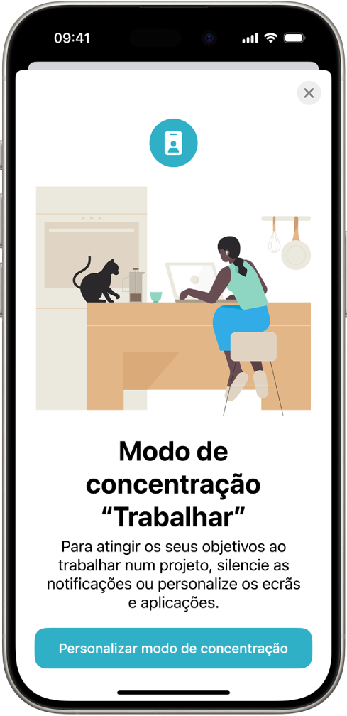 Um ecrã mostra as quatro opções de modo de concentração fornecidas: Não incomodar, Pessoal, Dormir e Trabalhar. O botão “Partilhar entre dispositivos” permite usar o mesmo modo de concentração em todos os seus dispositivos Apple onde iniciou sessão com a mesma conta Apple.