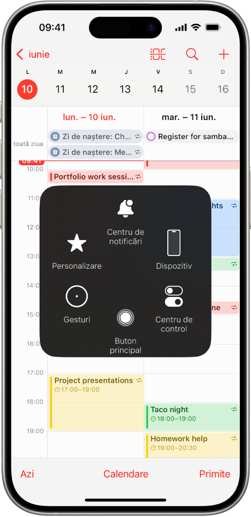 Un iPhone cu meniul AssistiveTouch vizibil, afișând comenzile Centru de notificări, Dispozitiv, Centru de control, Locuință, Gesturi și Personalizat.
