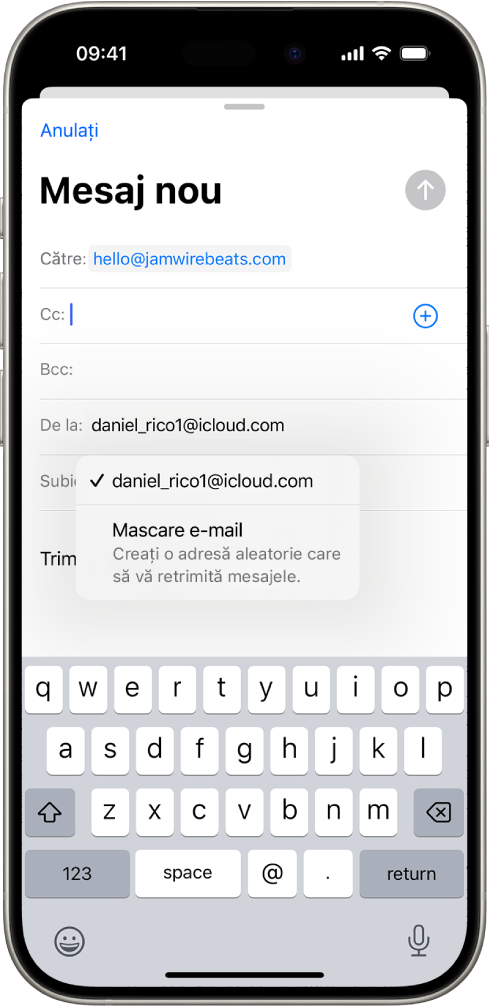 Ciorna unui e‑mail în curs de redactare. Câmpul “De la” este selectat, două opțiuni fiind listate sub acesta: o adresă de e‑mail personală și opțiunea “Mascare e‑mail”.