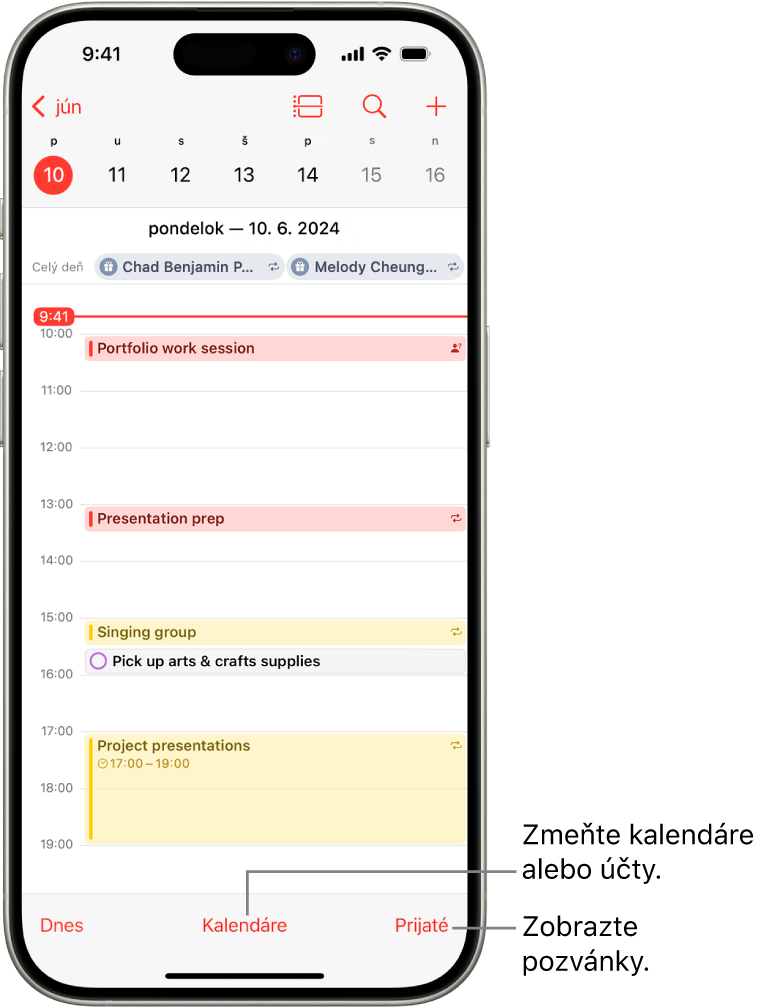 Kalendár v zobrazení dňa s dennými udalosťami. V strednej dolnej časti obrazovky je tlačidlo Kalendáre a v pravej dolnej časti je tlačidlo Prijaté.