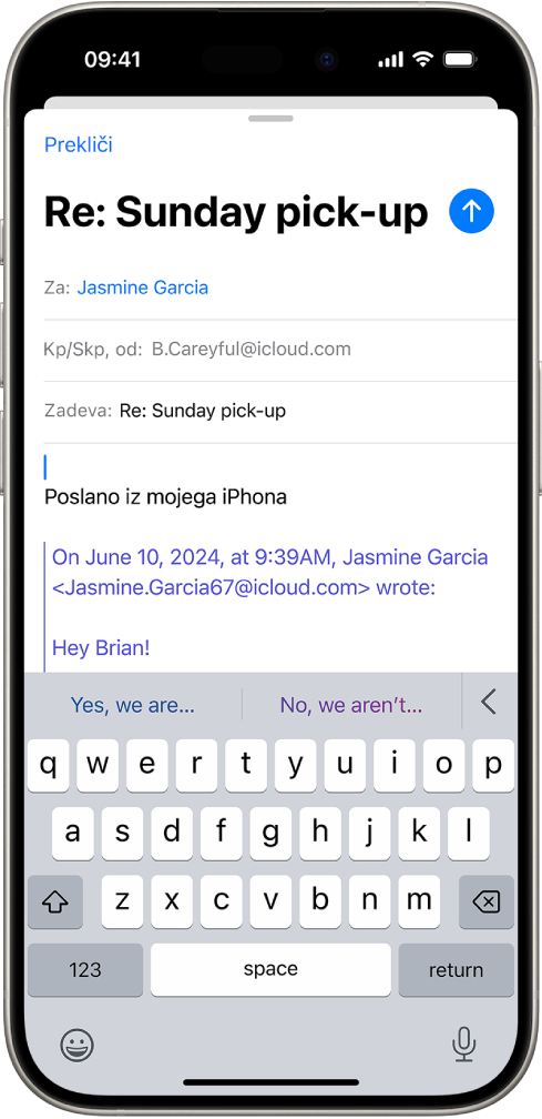 iPhone, ki prikazuje e-poštno sporočilo, na katerega ste odgovorili. Predlagani odgovori se prikažejo na vrhu tipkovnice.