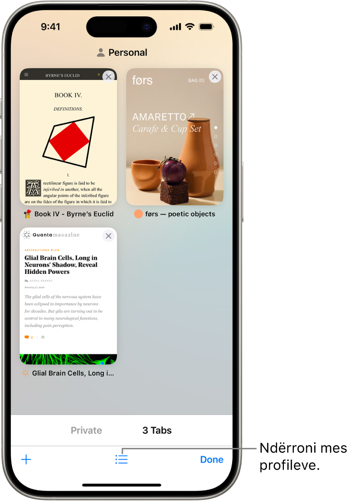 Një ekran i iPhone, që tregon skedat e hapura të Safari. Një ikonë e Safari Tabs Group është në fund të ekranit. Prekni ikonën për të ndërruar midis profileve.