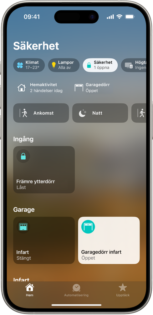 En skärm i appen Hem med en ytterdörr och två garagedörrar.