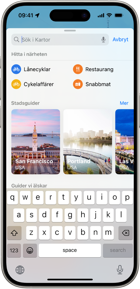 Appen Kartor visar sökfältet, kategorier för tjänster i närheten och stadsguider. Längst ned på skärmen finns skärmtangentbordet för iPhone.
