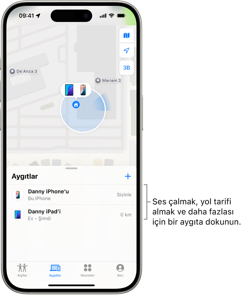 Bul ekranı Aygıtlar listesinde açılmış. Aygıtlar listesinde iki aygıt var: Deniz iPhone’u ve Deniz iPad’i. Konumları bir haritada gösteriliyor.